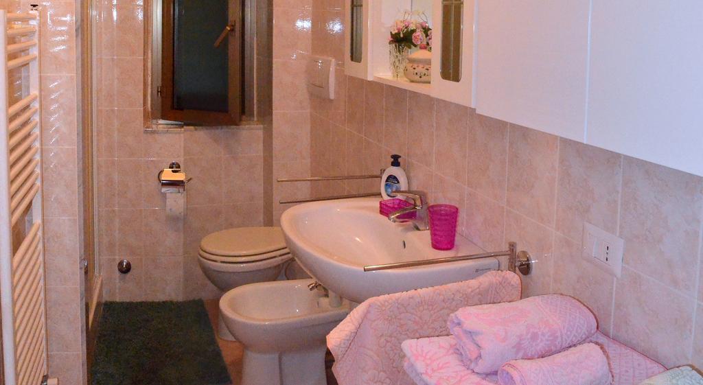La Casa Delle Rose Room With Air Conditioning Специя Номер фото
